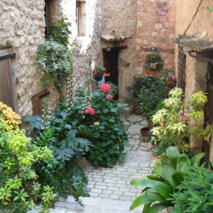 Ruelles fleuries village Tourrettes-sur-Loup